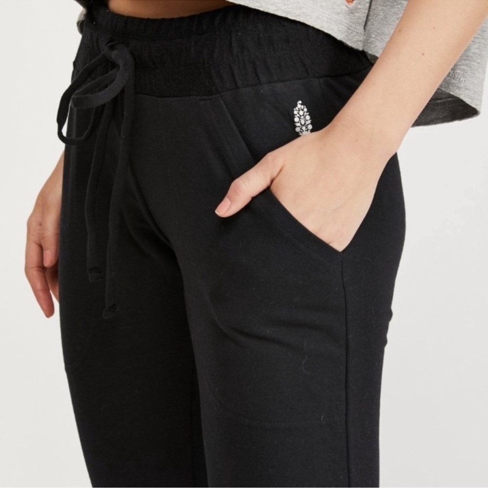 NWT Free People Movement Sunny
Skinny Sweatpants in Black - Picture 5 of 6
